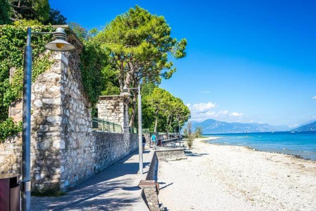Perla Top Floor Apartment Sirmione Exterior foto